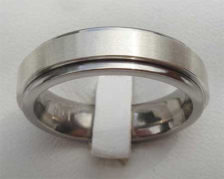 Spinning Titanium Wedding Ring