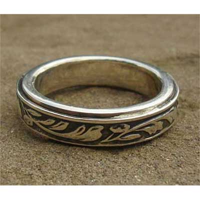 Womens Floral Pattern Wedding Ring